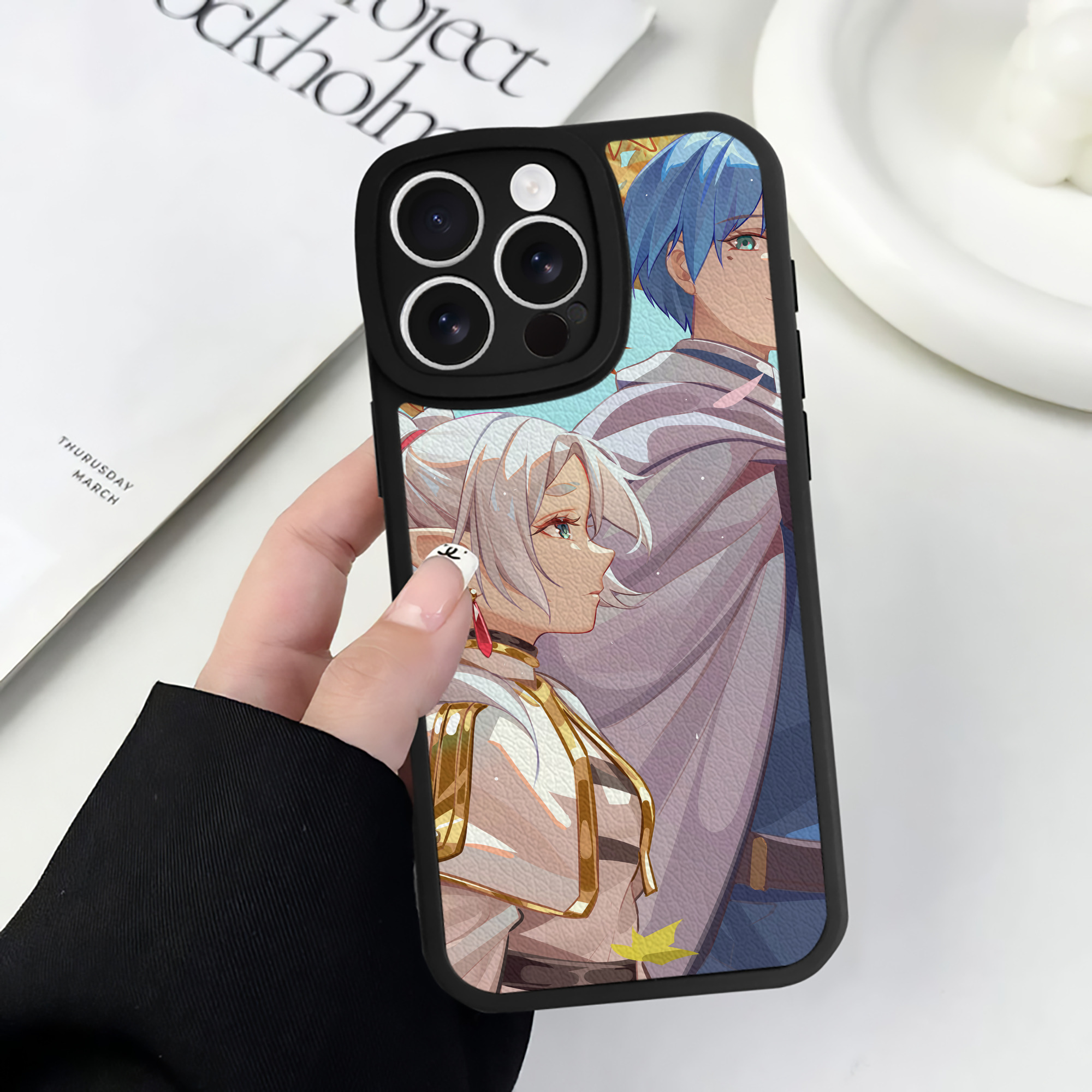 （画像用） 葬送のフリーレン Frieren 【iPhone 16シリーズ対応】シリコンスマホケース（レザー調） 材質：シリコン